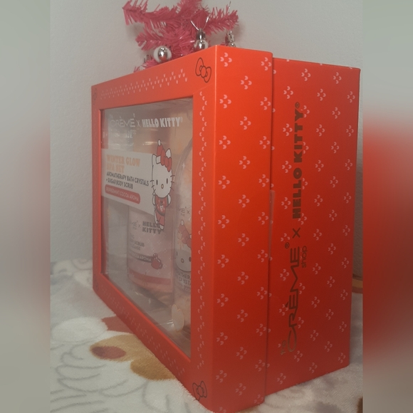 The Creme Shop Hello Kitty Peppermint Cocoa Spa Set-12.36 oz Bath Crystals+14.1 - Picture 7 of 9